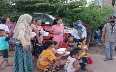 SMP Negeri 1 Tompobulu ikut Membantu Korban Banjir Bandang Bantaeng